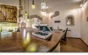 Wine Cellar Boutique Apartment